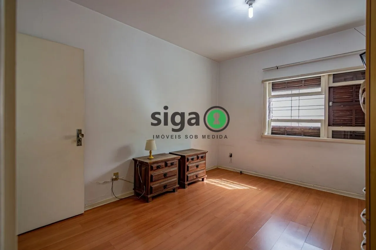 Imagem Casa a venda no Planalto Paulista, com 3 quartos e 6 vagas de garagem.