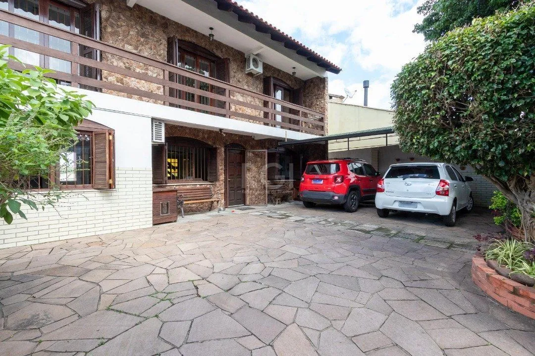 Imagem Casa para Venda - 300m², 5 dormitórios, 2 vagas - Cavalhada