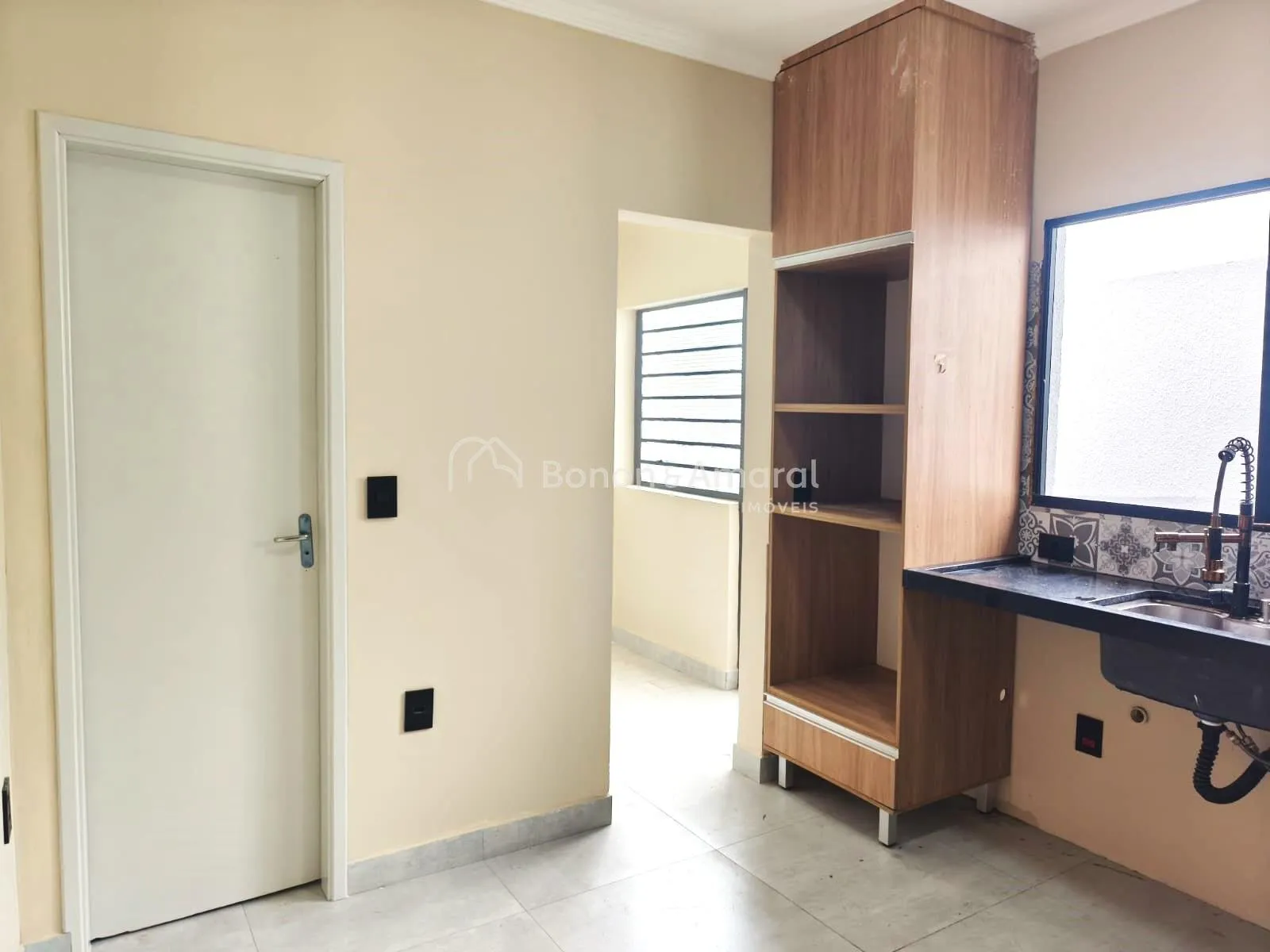 Imagem Casa Ampla com Duas Moradias Independentes, 4 Quartos, 6 Vagas e Quintal Espaçoso