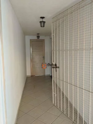 Imagem Sobrado com 4 dormitórios à venda por R$ 480.000,00 - Centro - Taubaté/SP