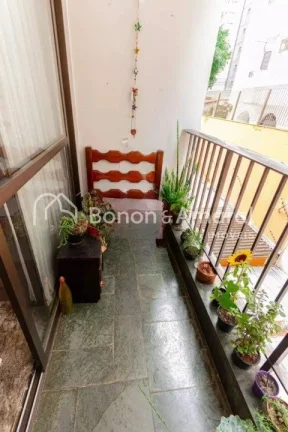 Imagem Lindo apartamento, amplo, silencioso e bem iluminado, com área de 88 m². O imóvel possui sala par...