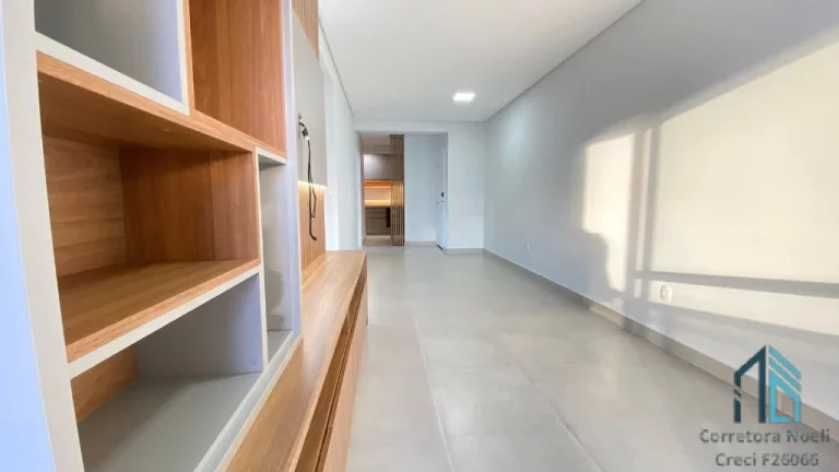 Imagem Apartamento, ensolarado, sacada com churrasqueira, 03 quartos c/suíte, na Praia dos Ingleses em Florianópolis -SC.