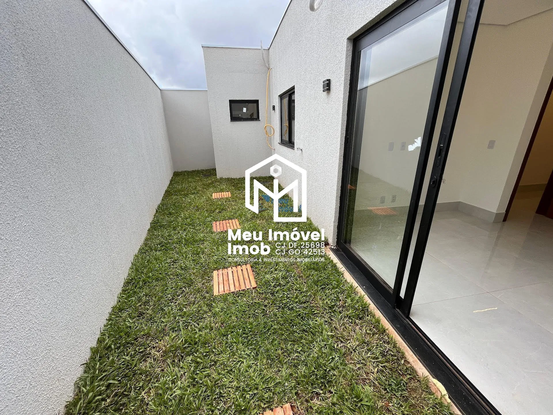 Imagem Casa 4 Quartos 2 Suítes 3 Vagas 250m² Vicente Pires/DF