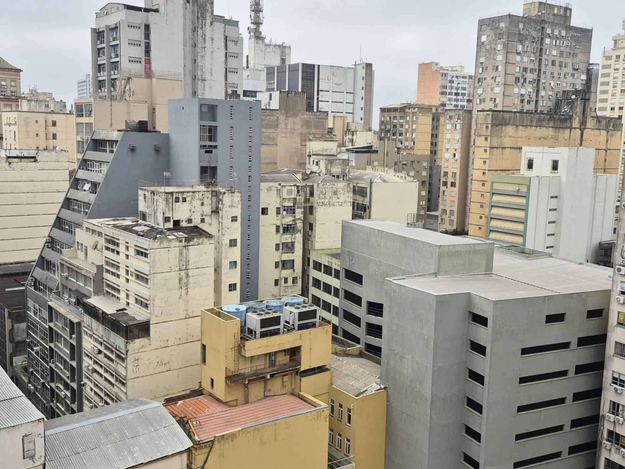 Imagem Prédio desocupado de 16 andares