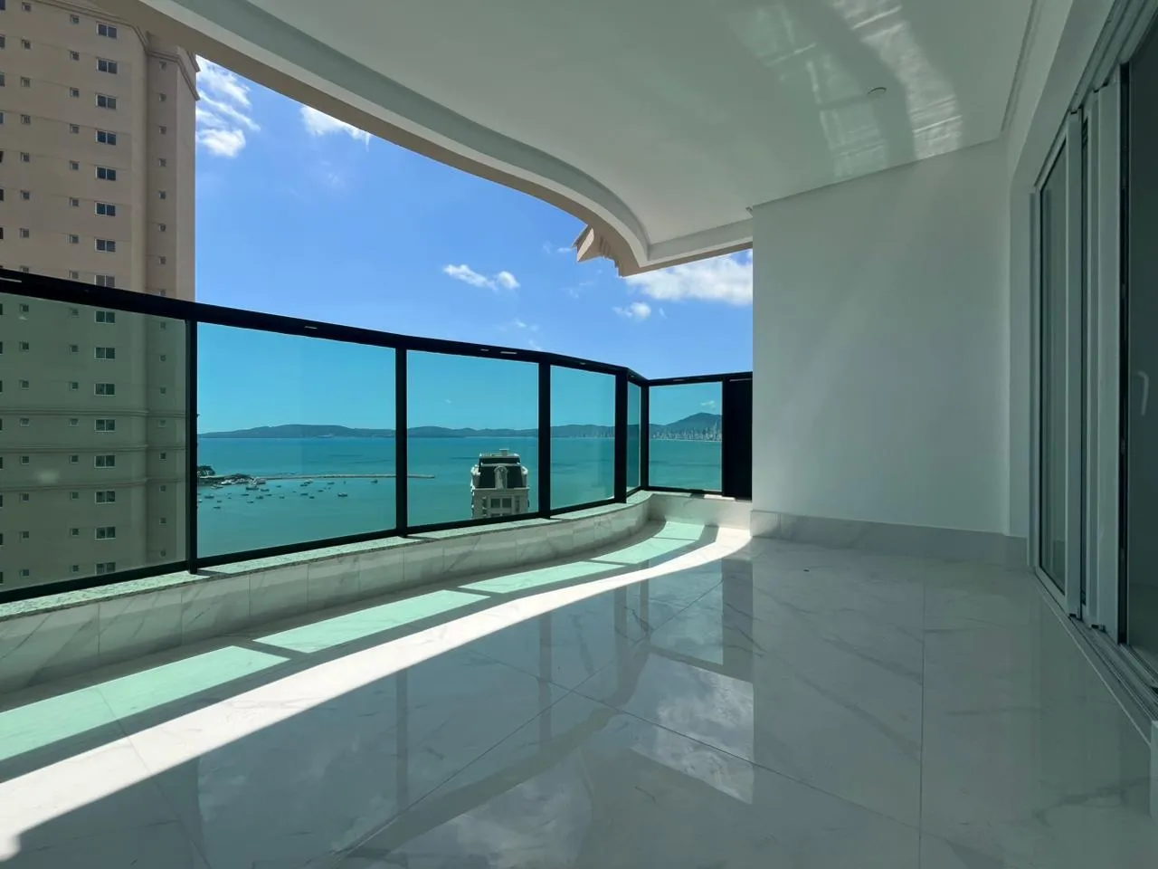 Imagem Apartamento com vista para o mar à venda com 161m2 por R$ 2.400.000,00