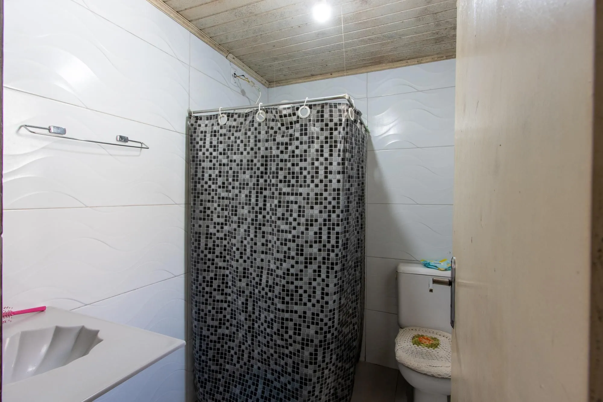 Imagem Sobrado amplo com 4 dormitórios com piscina e casa extra no mesmo terreno - Hípica