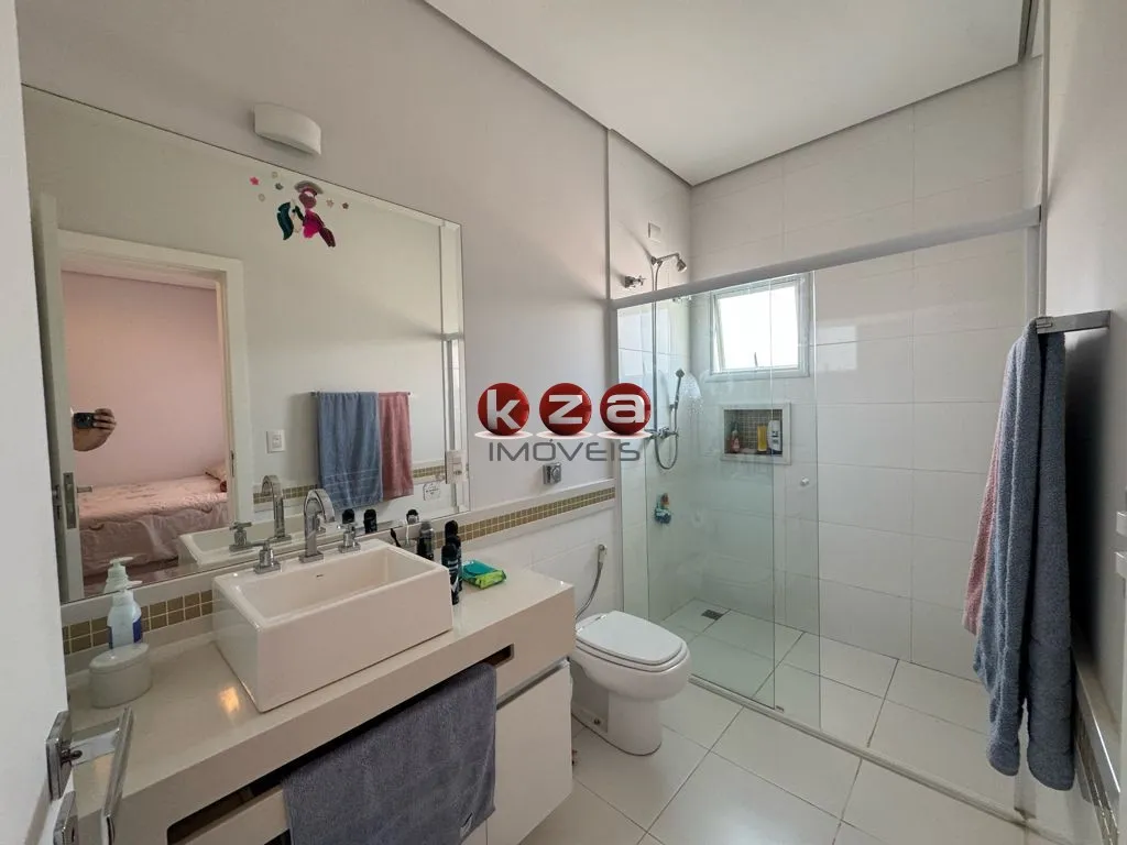 Imagem Luxuosa casa em condomínio à venda em Valinhos-SP, no Condomínio Porto Seguro Village: 3 quartos, 3 suítes, 2 salas, 5 banheiros, 2 vagas, 454m².