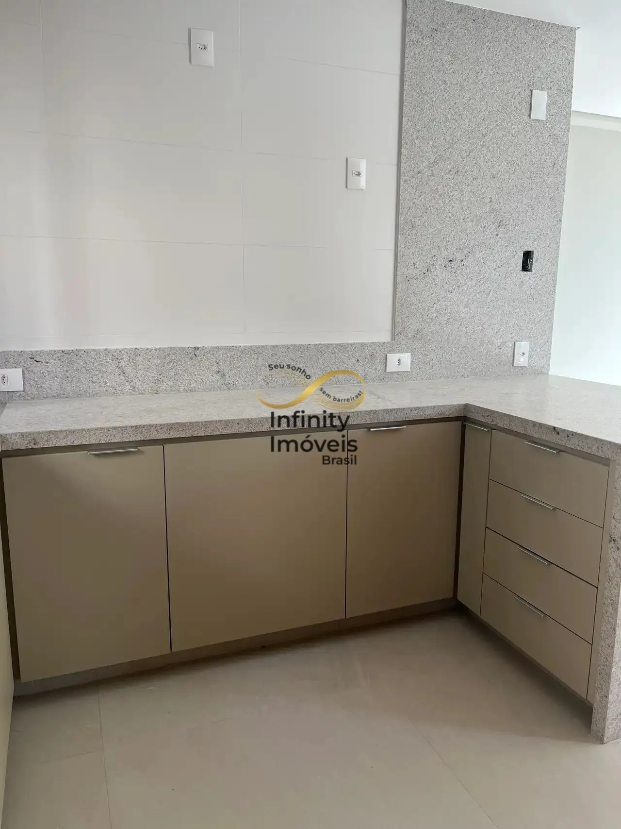 Imagem TERRARO - Apartamento à venda no bairro Santo Antônio - Belo Horizonte/MG