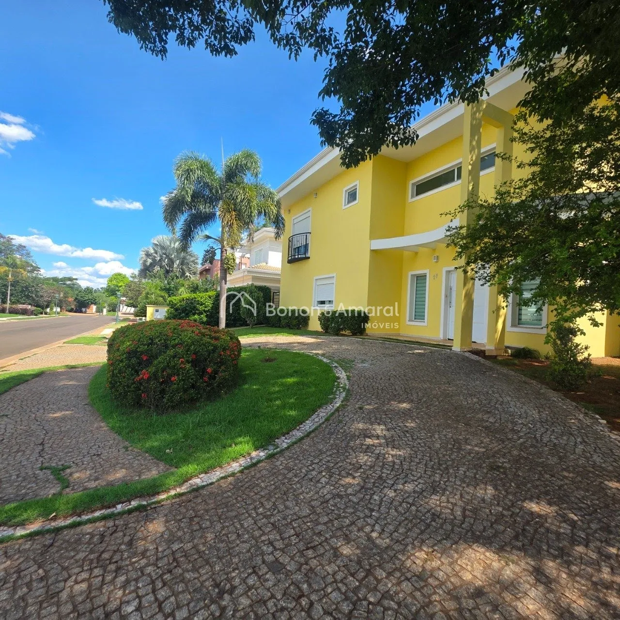 Imagem Sobrado com 316m², 4 suítes, 3 com closet, com piscina em Barão Geraldo