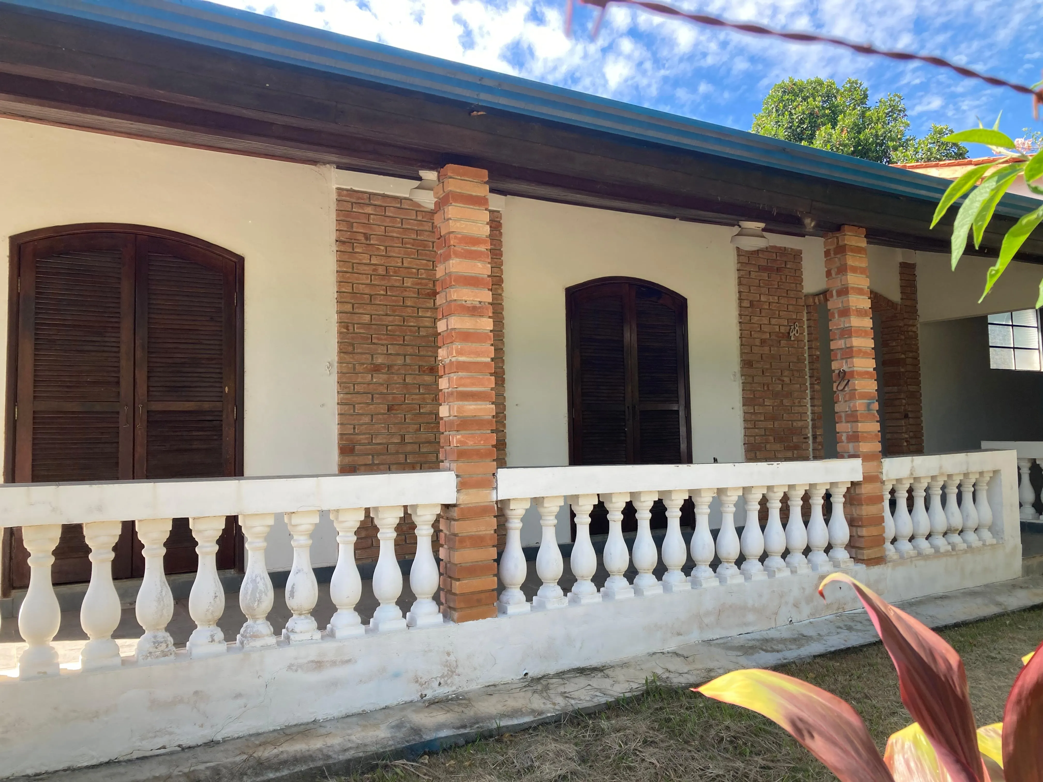 Imagem Linda Chácara de 3000m² com Casa Sobrado, Piscina, e Pomar ? Porteira Fechada em Aracoiaba da Serra
