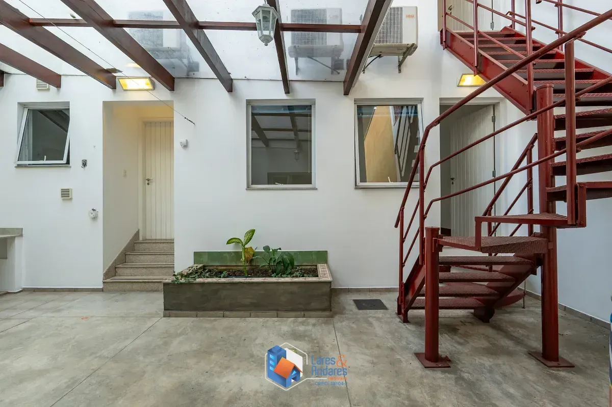 Imagem Casa para venda em Perdizes com 4 quartos, sendo 1 suíte, 171m²