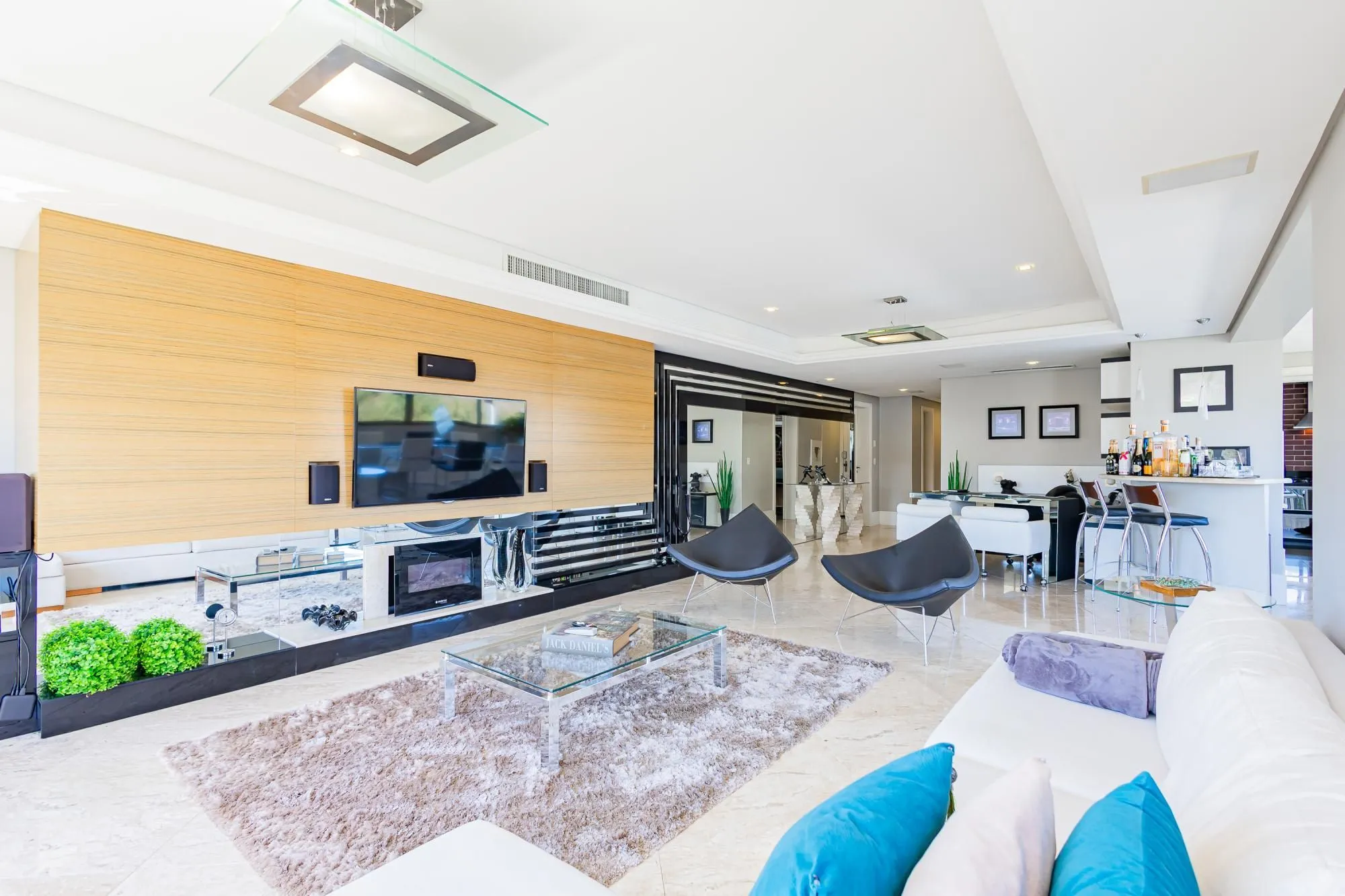 Imagem Espetacular apartamento 3 suítes 3 vagas com infra completa no Moinhos de Vento