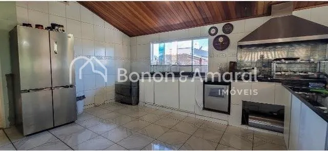 Imagem Sobrado Espaçoso com Piscina e Lazer Completo em Condomínio Fechado em Valinhos - SP
