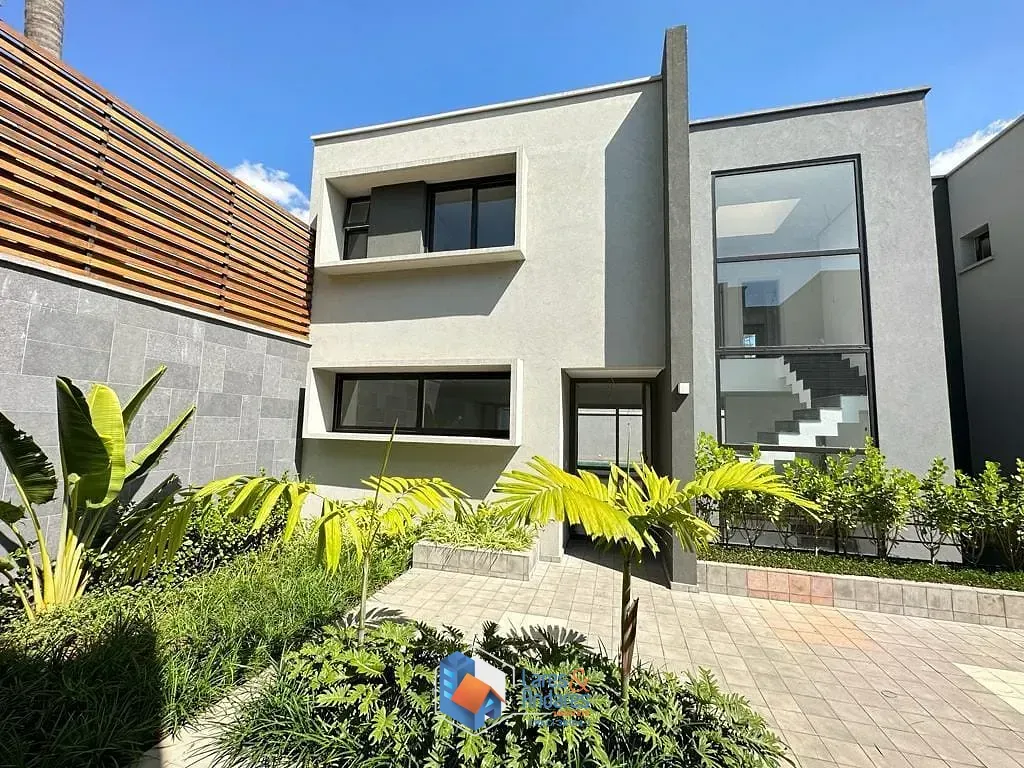 Foto do imóvel Casa em condomínio para venda em Campo Belo com 4 quartos, sendo 4 suítes, 401.12m² em Rua Vicente Leporace