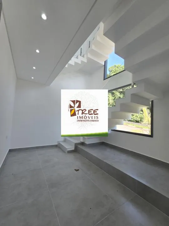 Imagem VENDA DE SOBRADO DE ALTO PADRÃO NO CONDOMÍNIO REAL PARK, EM ARUJÁ/SP, 345m² com 4 suítes, suíte máster com hidro, área gourmet e piscina. CONSULTE-NOS