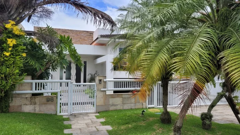 RESIDÊNCIA NO CONDOMINIO CRYSTAL LAKE - BARRA DA TIJUCA - RJ