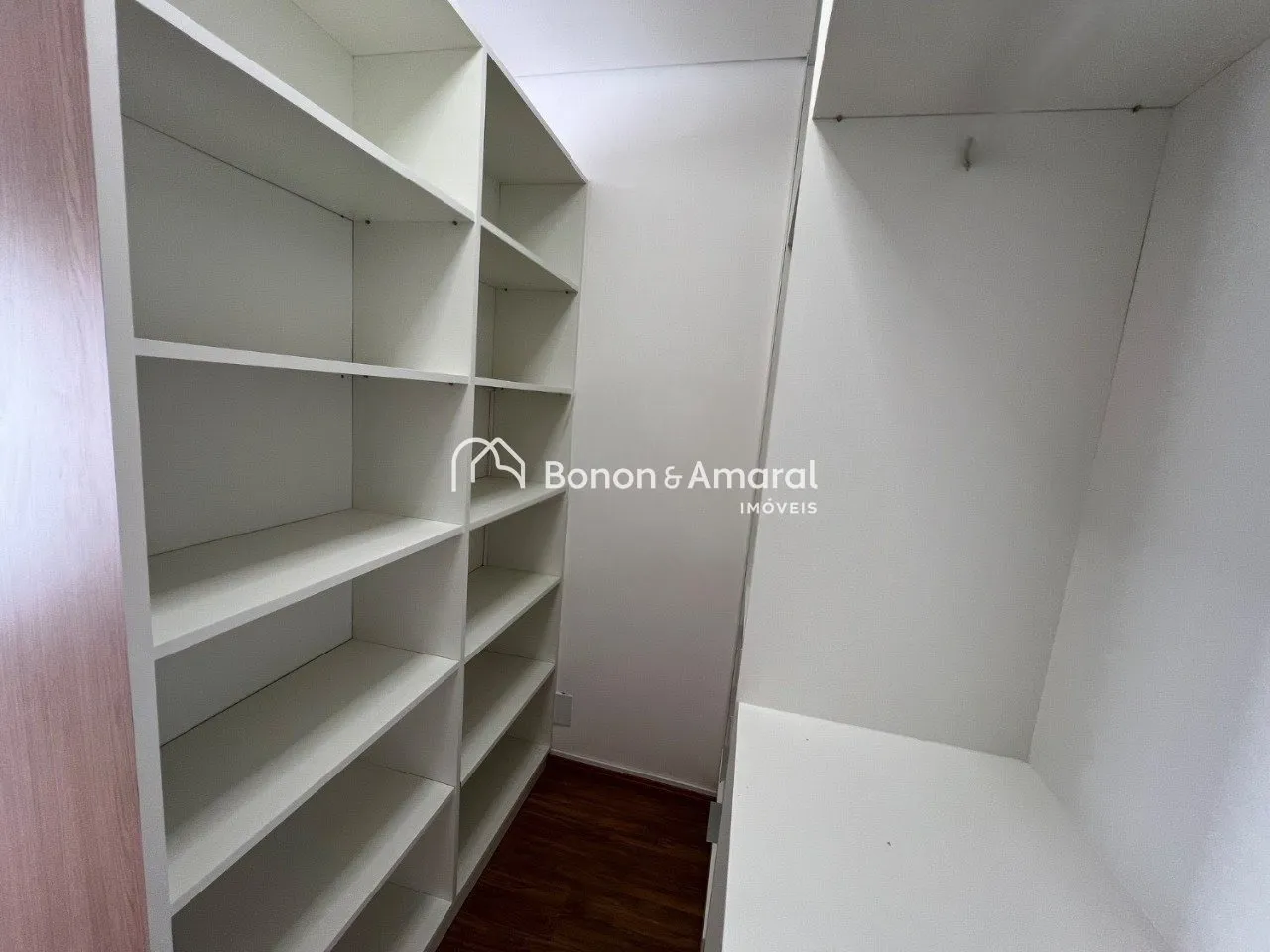 Imagem Casa triplex em condomínio com 3 suítes, automação, aquecimento solar, 168 m² no Chácaras Primavera