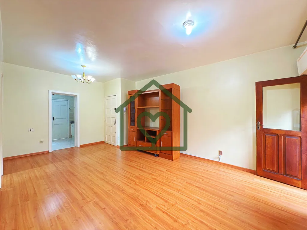 Imagem Ótimo apartamento reformado muito bem distribuído e com ventilação cruzada, proporcionando ambie...