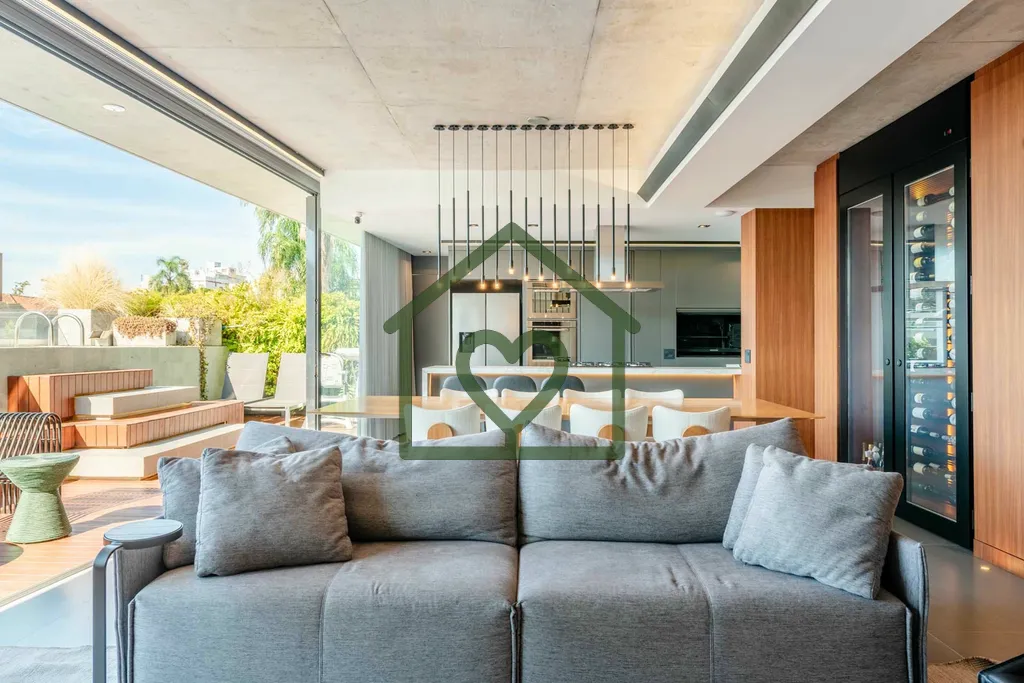Imagem Viva com sofisticação em um dos bairros mais nobres de Porto Alegre. Este apartamento garden de 20...