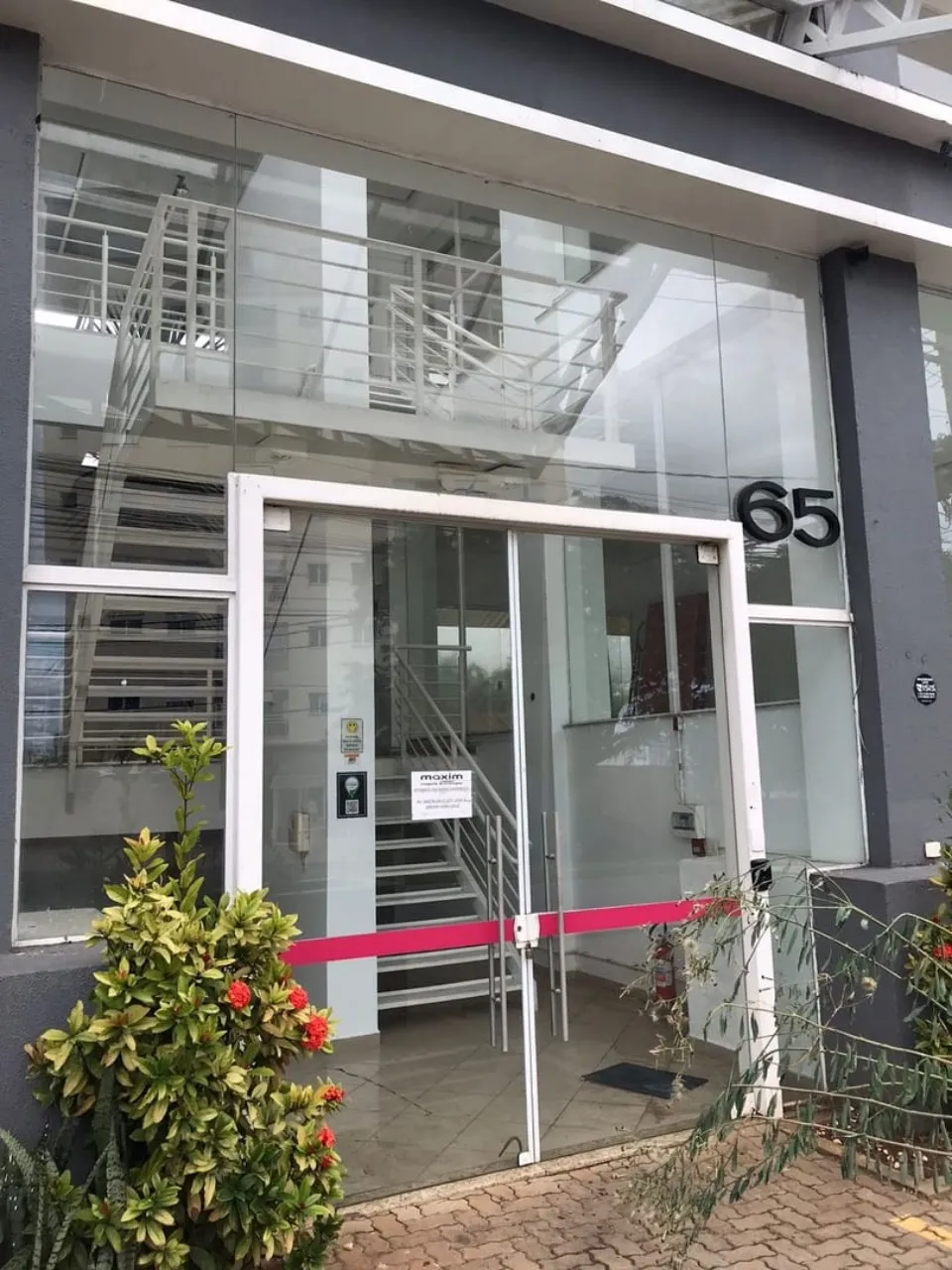 Imagem Oportunidade única: Salão Comercial de alto padrão no Jardim Europa, Sorocaba-SP - 4 salas, 9 banheiros, 8 vagas de garagem, 785,81 m².
