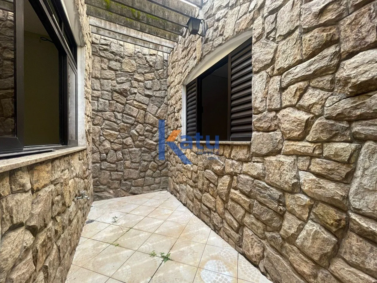 Imagem CASA TÉRREA PARA VENDA NO VILA RAMI - JUNDIAÍ/SP

A residência possui 183 m² de área construíd...