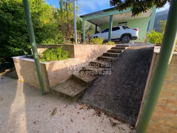Imagem Sítio a venda em Nova Trento - Terra de Santa Paulina. Com área de 7.000m², muitas árvores ao redor. Plantas frutíferas,