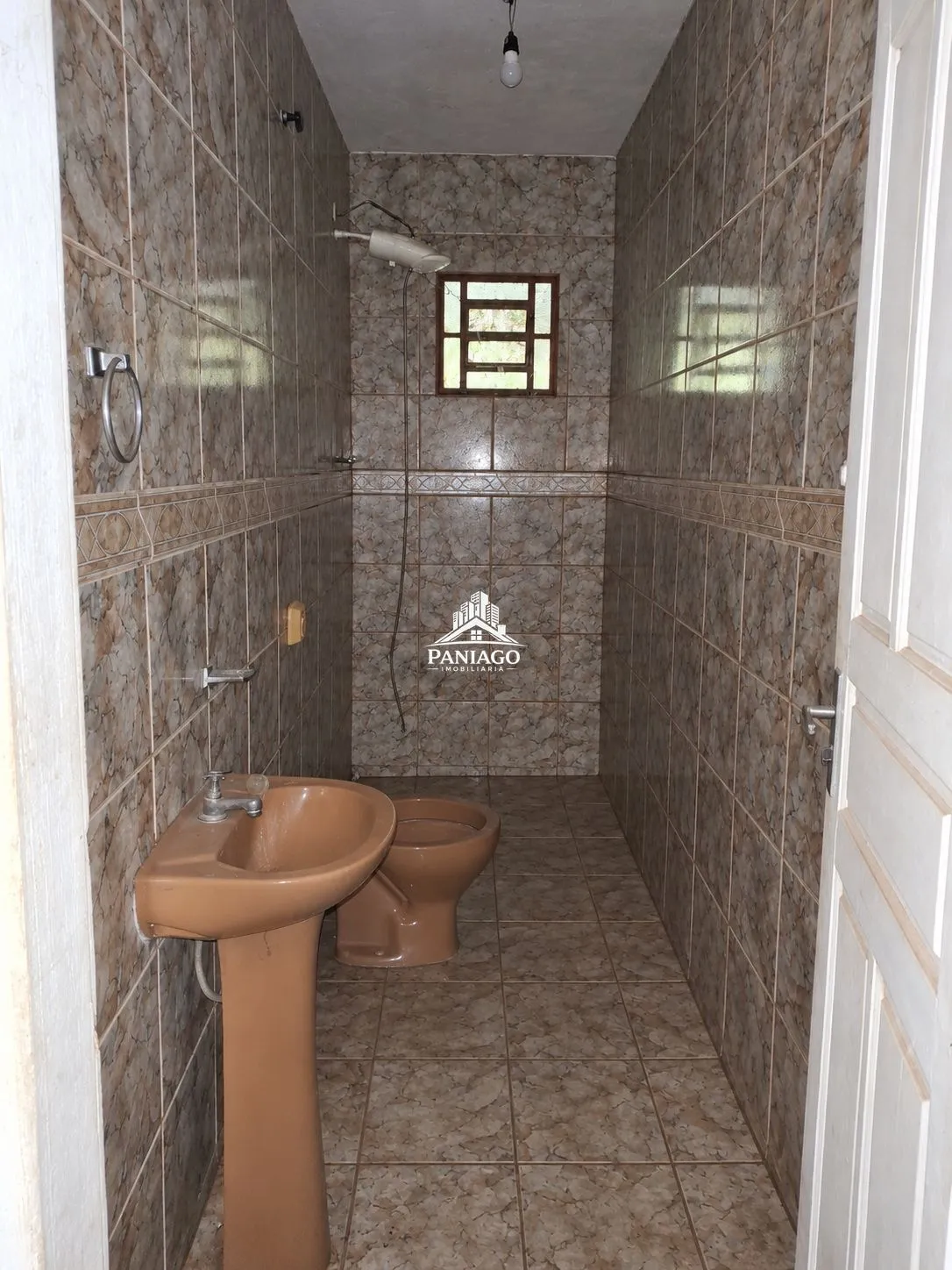 Imagem Casa Quintal, Espaço Externo, Localizada no Bairro Areão, Próxima à Região Centr