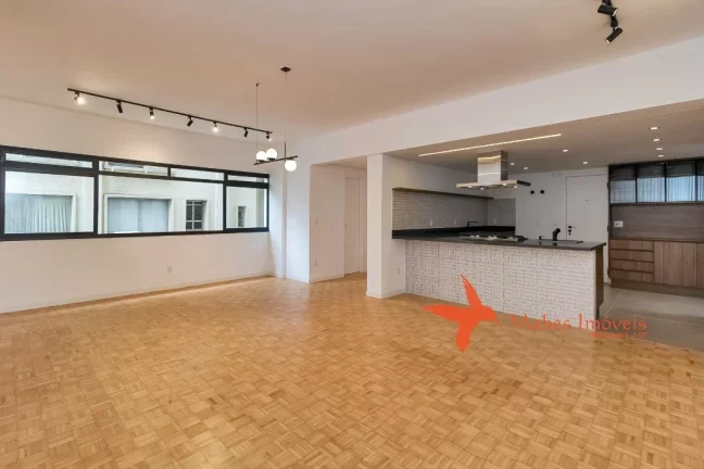 Foto do imóvel Espaçoso Apartamento de Reformado com 3 quartos (sendo 2 Suítes) em Cerqueira César, São Paulo - 220,95m² e 2 Vagas de Garagem!