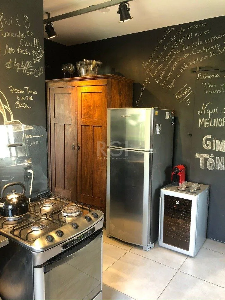 Imagem Casa para Venda - 260m², 3 dormitórios, sendo 2 suites, 2 vagas - Nonoai