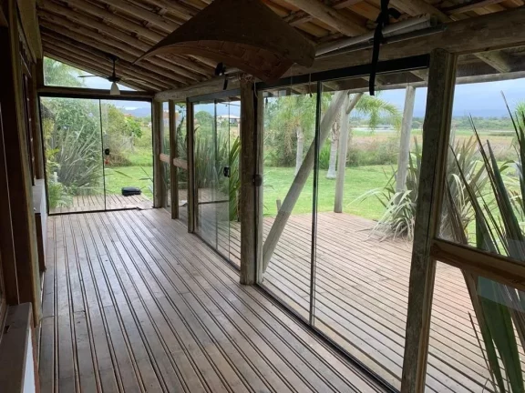 Imagem Casa Espaçosa com Vista para Lagoa em Ibiraquera, Imbituba-SC