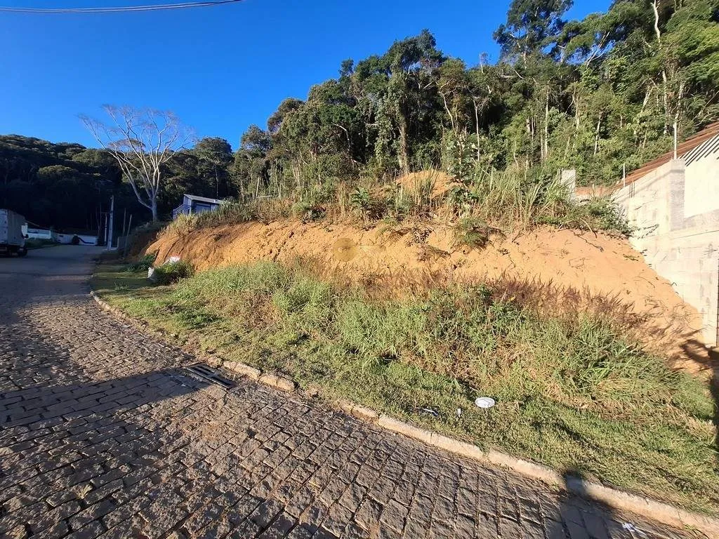 Imagem Terreno em Condomínio para Venda em Teresópolis / RJ no bairro Prata