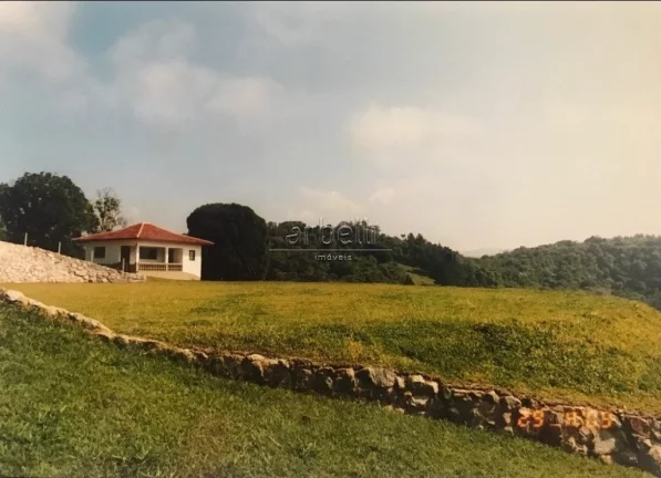 Lindo sítio na Cidade de São Lourenço da Serra, localizado à 55Km do marco zero da Capital Pauli...