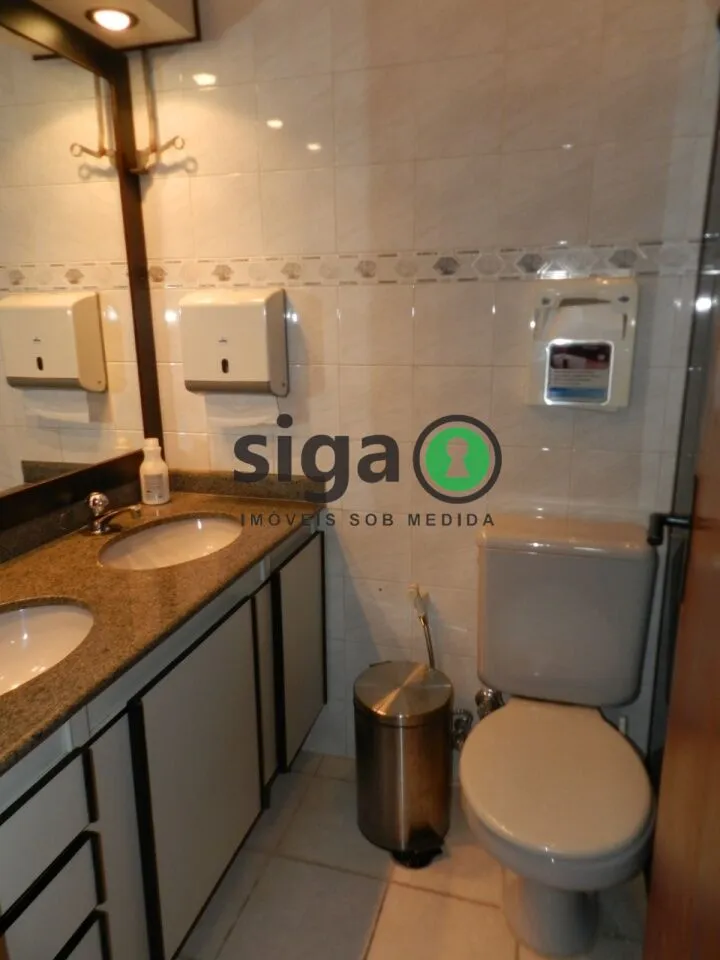 Imagem Casa Espaçosa com 5 Dormitórios e Quintal Próxima ao Metrô Vila Sônia.