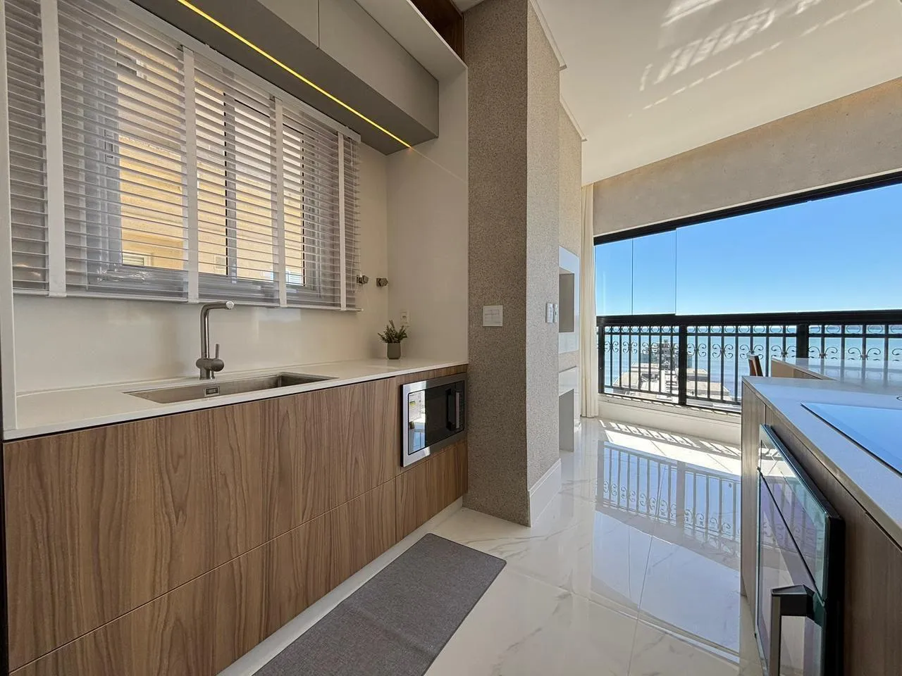Imagem Apartamento com vista para o mar à venda com 140m2 por R$ 6.800.000,00