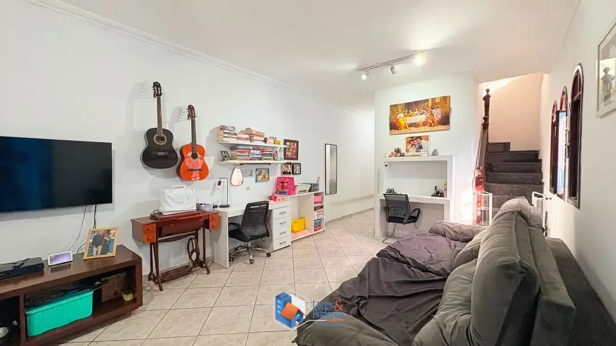 Imagem Sobrado para venda em Parque Maria Domitila com 3 quartos, sendo 1 suíte, 200m²