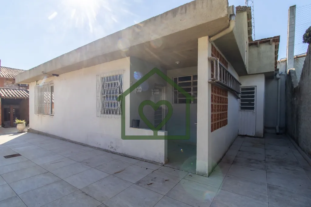 Imagem Casa totalmente mobiliada com 5 quartos, sendo uma suíte com closet, 417 m² de área construída e...