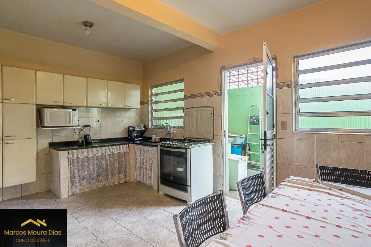 Imagem Casa Sobrado na Vila Dalva com 4 Dormitórios e 2 Vagas de Garagem, Oportunidade