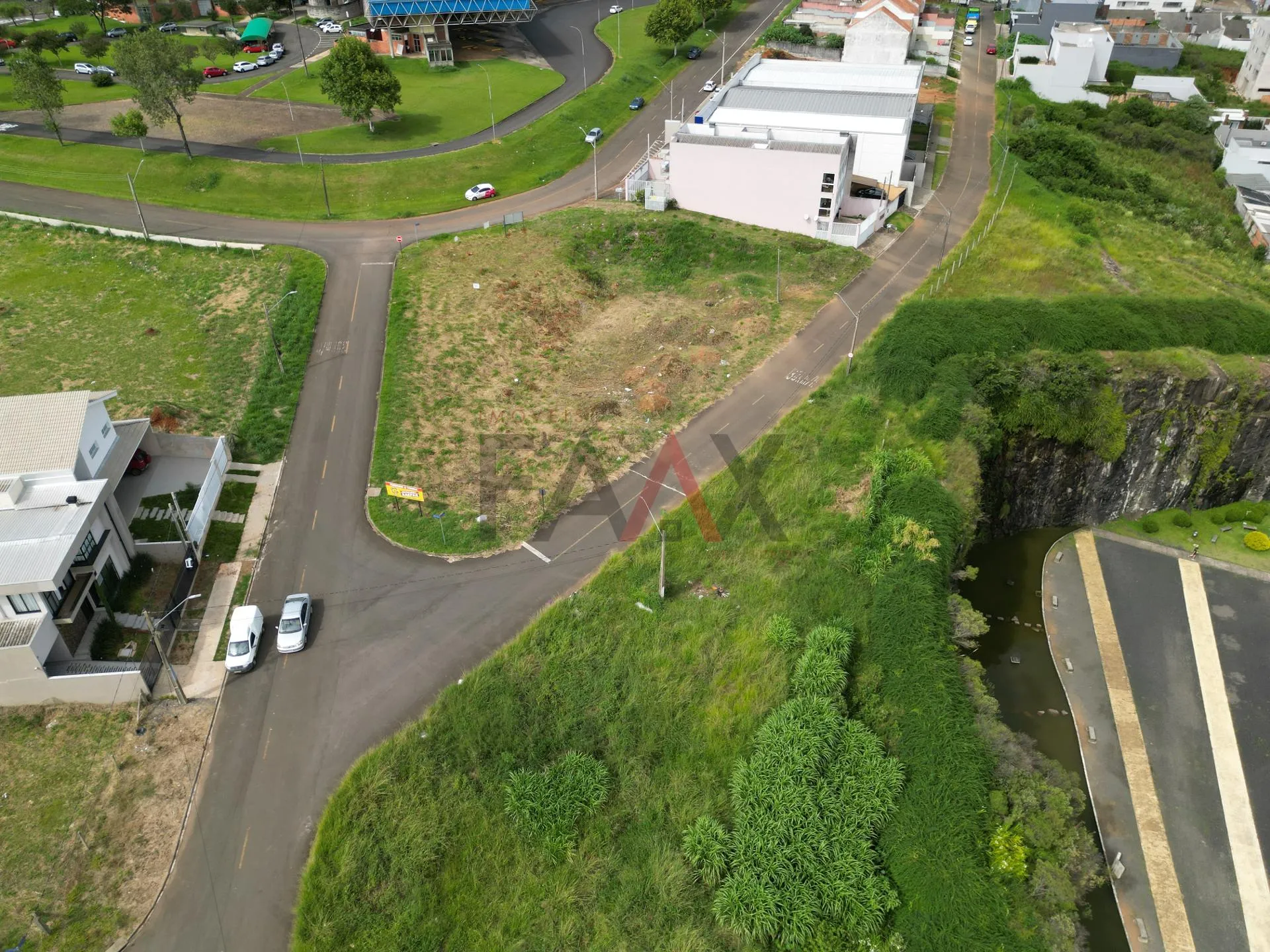 Imagem Terreno à Venda em Guarapuava - 597,82 m ao Lado da Praça da Fé