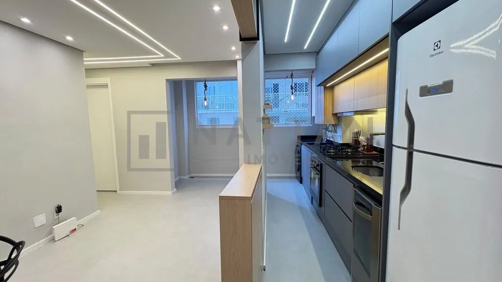 Imagem Apartamento com 2 dormitórios e suíte, 49,73 m², sacada e condomínio com piscina e academia