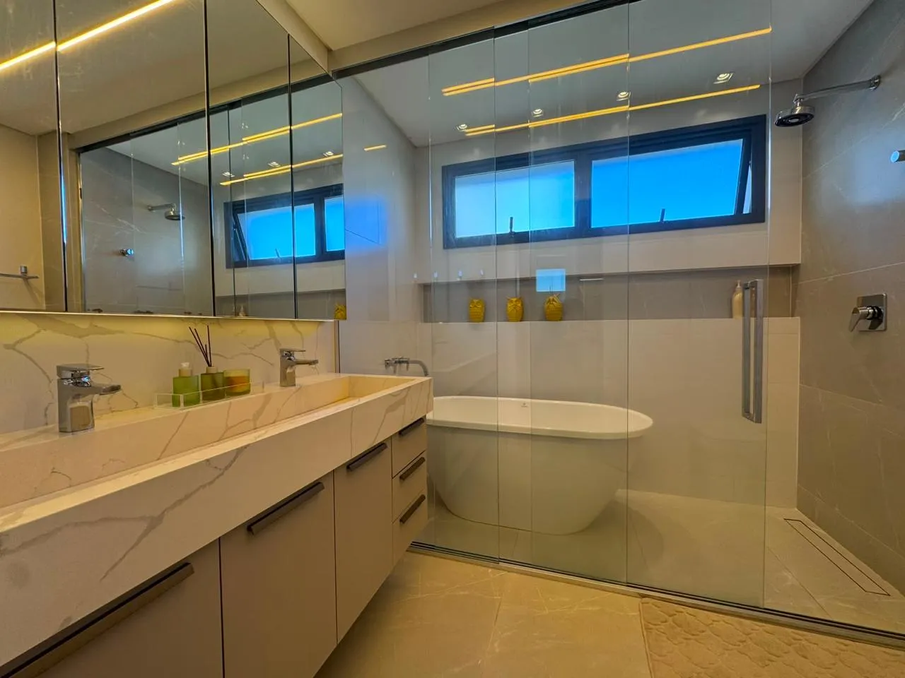 Imagem Apartamento com vista para o mar à venda com 221.5m2 por R$ 8.500.000,00