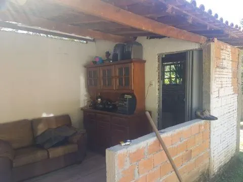 Imagem VENDA DE CHÁCARA NO RETIRO, EM ARUJÁ/SP, 4.300m² com 2 casas, 5 quartos, piscina. CONSULTE-NOS.