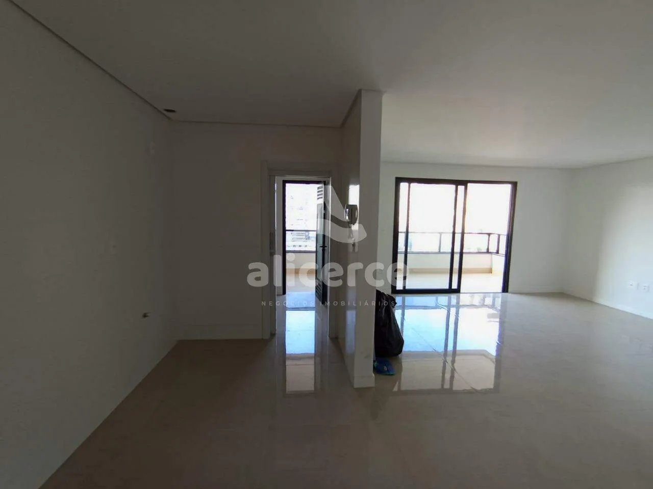 Imagem Apartamento à venda no bairro Floresta com 4 dormitórios com 01 suíte master.
