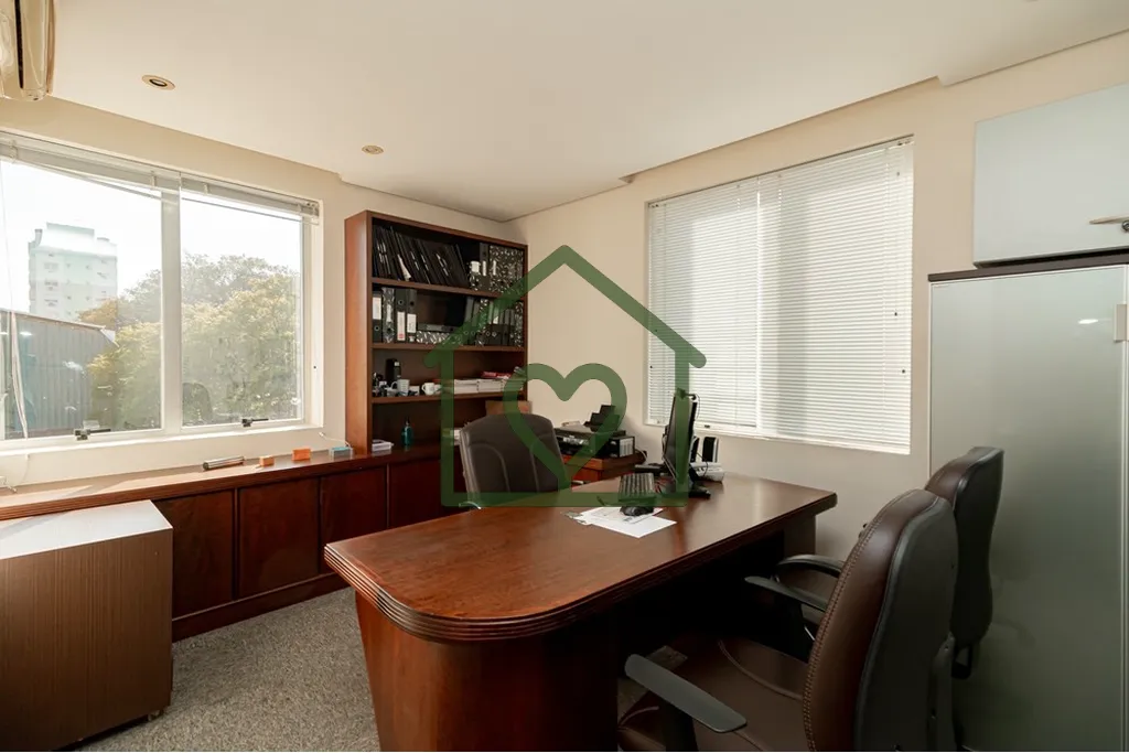 Imagem Excelente oportunidade de sala comercial mobiliada no polo jurídico! Ocupa todo o 4º andar, com 12...