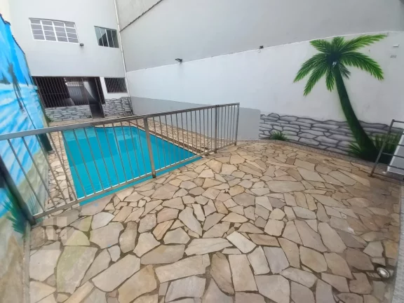Imagem ACEITA TROCA PERMUTA!! Casa de 3 dormitórios sendo 1 suíte, 4 banheiros, 4 vagas, com 327m² em Taboão, São Bernardo do Campo