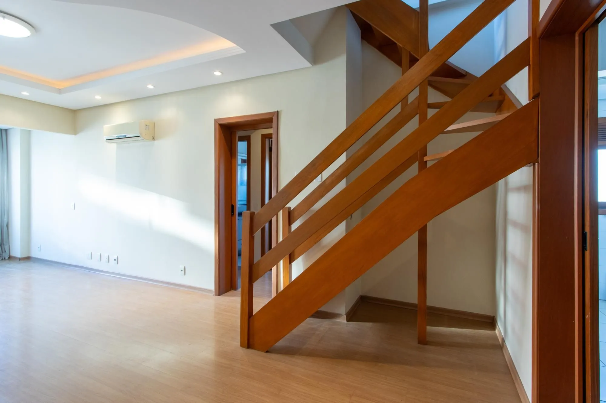 Imagem COBERTURA 2 QUARTOS, 2 VAGAS INDIVIDUAIS ESCRITURADAS, ELEVADOR - BAIRRO SANTO ANTONIO