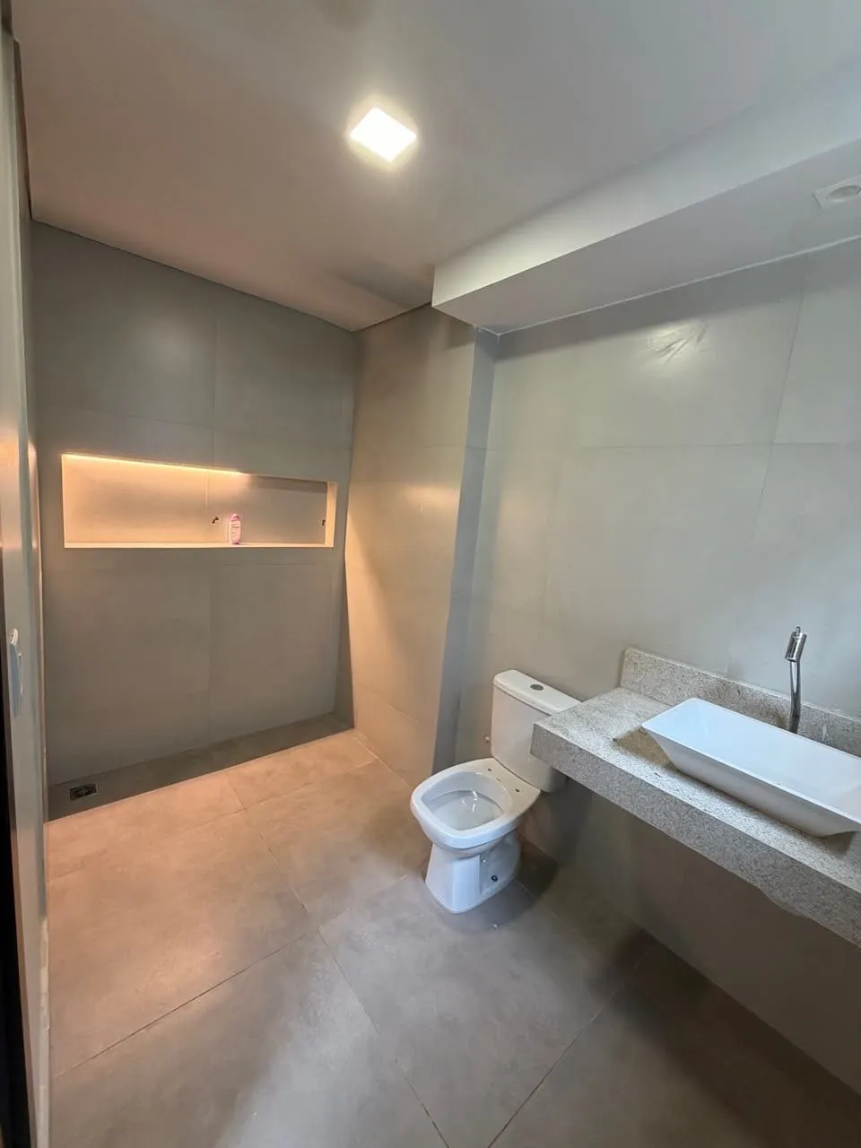 Imagem Casa 2 Quartos sendo 1 Suíte Bairro Morada Do Ouro 2