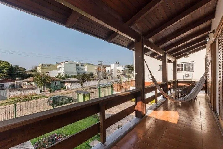 Imagem Casa para Venda - 247m², 4 dormitórios, sendo 1 suites, 5 vagas - Glória