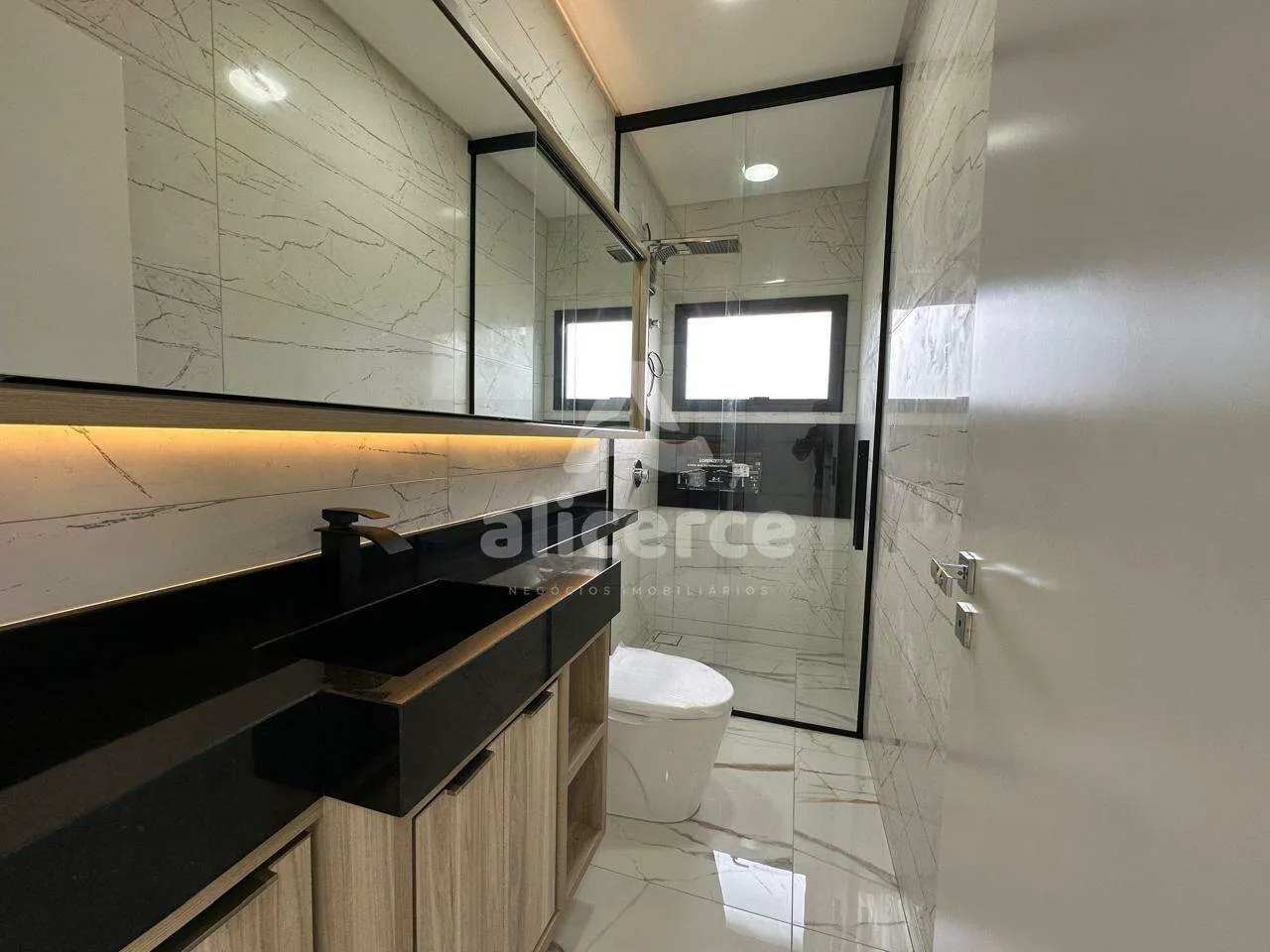 Imagem Casa mobiliada ampla, 3 dormitórios com suíte em São José - SC