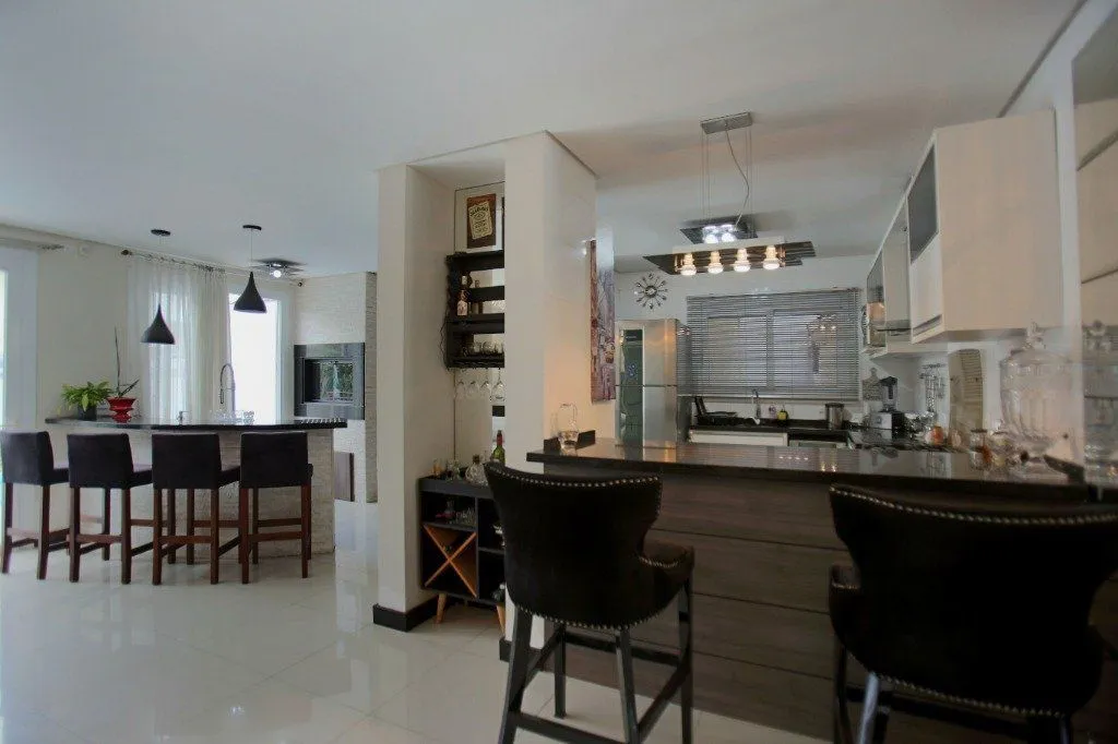 Imagem Casa 3 dormitórios, 300m², 3 banheiros, 4 garagens, Bairro Ecoville
