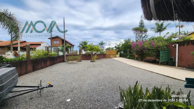 Imagem Casa à Venda em Itapoá SC, 3 Dormitórios, Próxima à Praia e Comércio Local